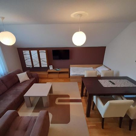 Apartmani Exit Pale Luaran gambar