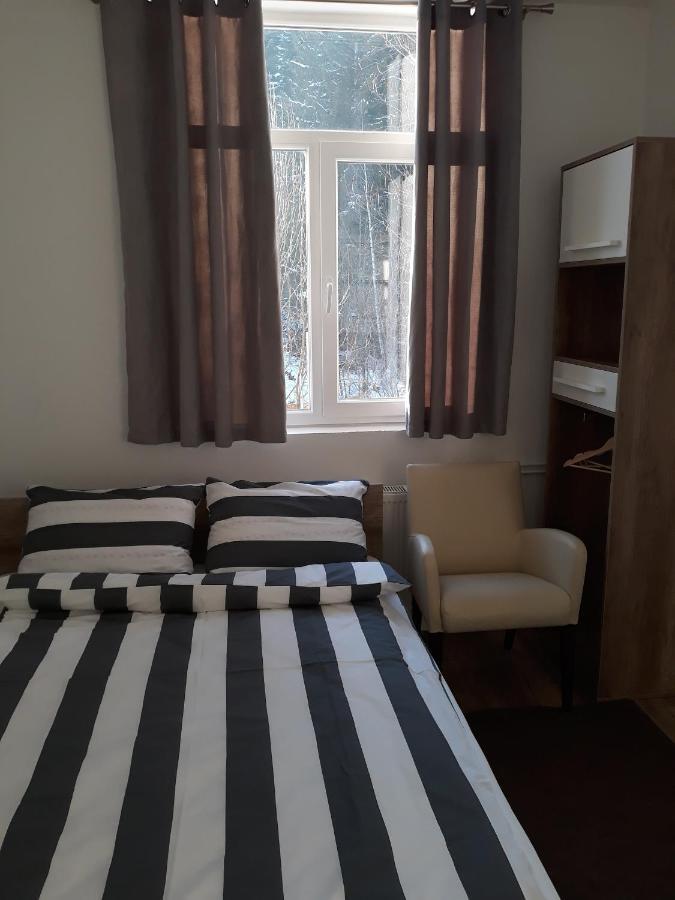 Apartmani Exit Pale Luaran gambar
